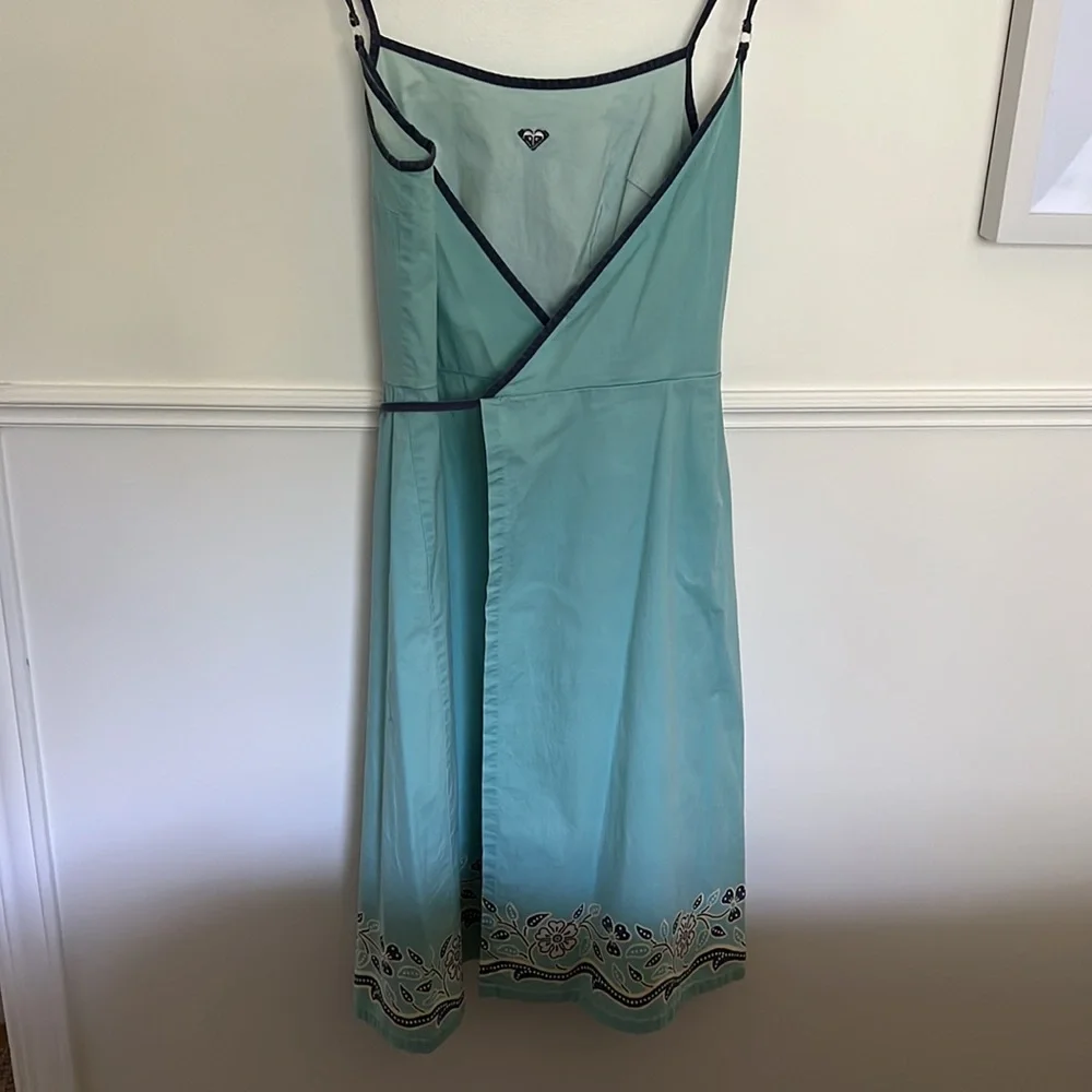 Retro Roxy Wrap Dress - Picture 4 of 5